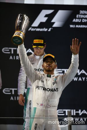 Podio: ganador de la carrera Lewis Hamilton, Mercedes AMG F1