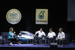 Nico Rosberg, Mercedes AMG F1 met teambaas Toto Wolff