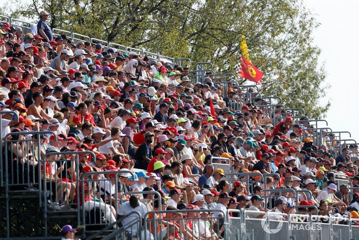 Los aficionados llenan una grada