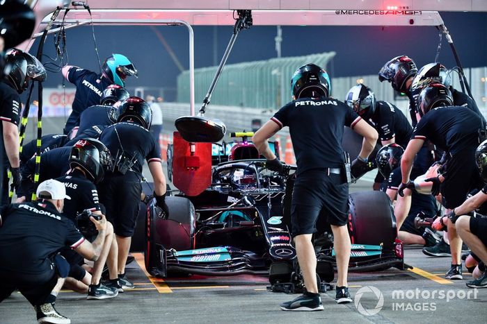 Valtteri Bottas, Mercedes W12, en boxes