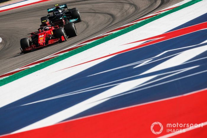 Carlos Sainz Jr, Ferrari SF21, Valtteri Bottas, Mercedes W12