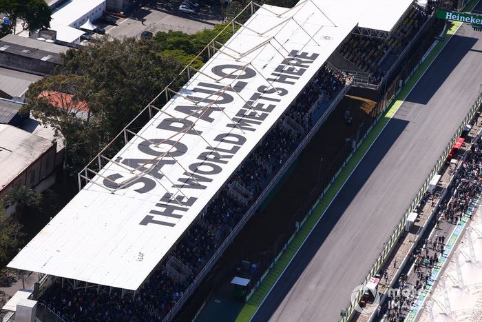Una vista aérea de una tribuna del circuito