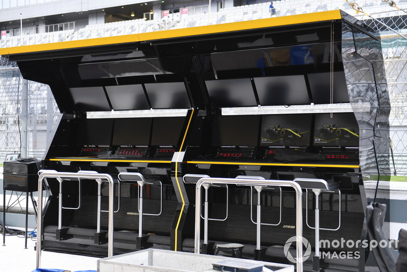Le muret des stands de Renault Sport F1 Team