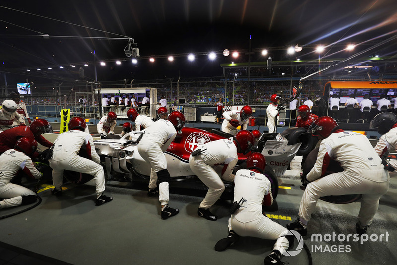 Пит-стоп: Шарль Леклер, Alfa Romeo Sauber C37
