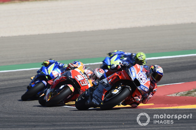Dovizioso en tête devant Márquez et les Suzuki