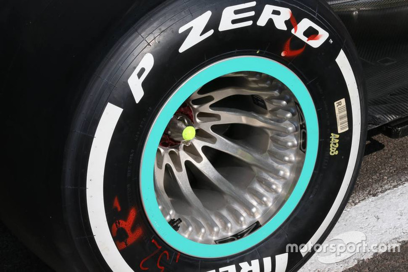 Mercedes AMG F1 W09 rim detail