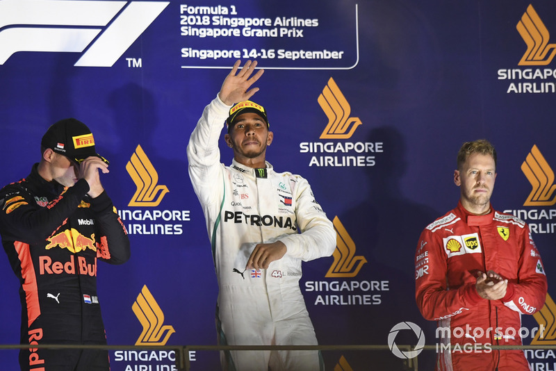 Max Verstappen, Red Bull Racing, Lewis Hamilton, Mercedes AMG F1 et Sebastian Vettel, Ferrari sur le podium