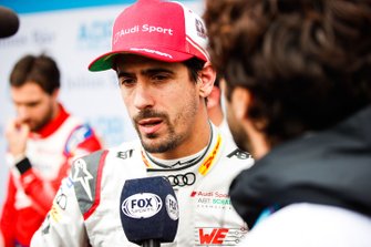 Lucas Di Grassi, Audi Sport ABT Schaeffler est interviewé par les médias