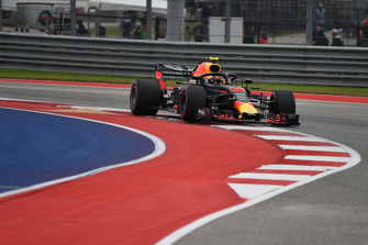 Max Verstappen, Red Bull Racing RB14 runs wide