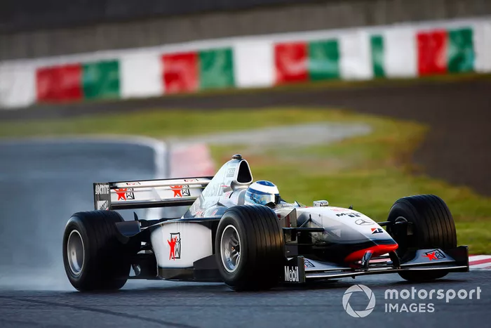 Mika Hakkinen en un McLaren Mercedes 1998