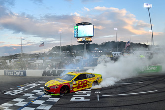Race winner Joey Logano, Team Penske, Ford Fusion Shell Pennzoil