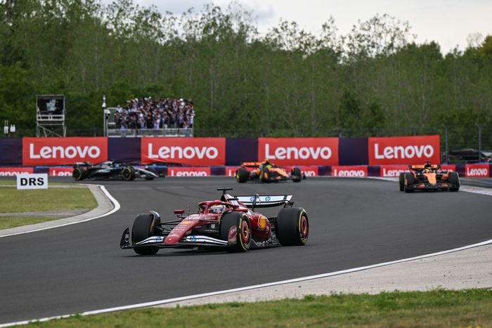 Charles Leclerc, Ferrari, Lando Norris, McLaren, Oscar Piastri