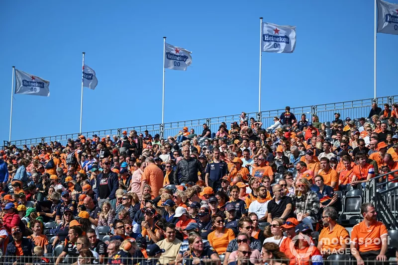 Les fans remplissent les tribunes