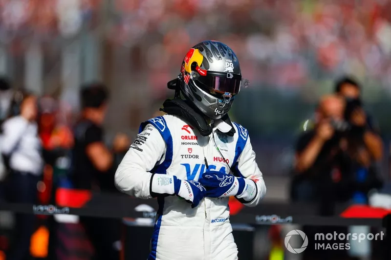 Daniel Ricciardo, Visa Cash App RB F1 Team, in Parc Ferme na kwalificatie