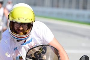 Paseo en ciclomotor 50cc de época