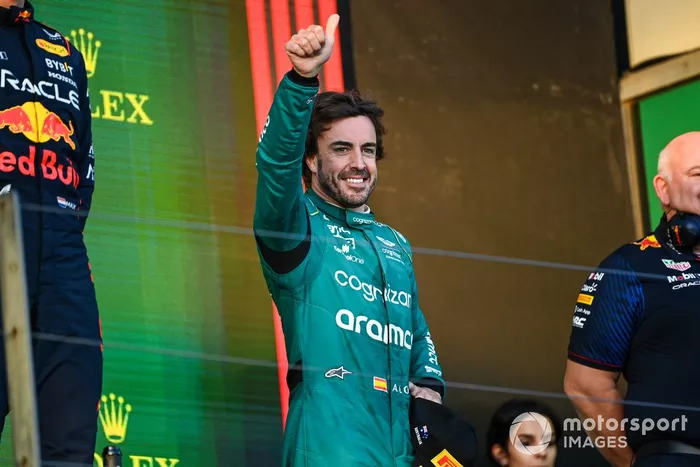 Podio: tercer lugar Fernando Alonso, Aston Martin F1 Team