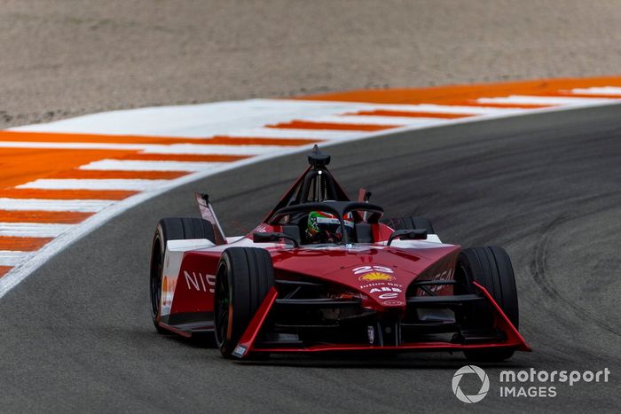 Sacha Fenestraz, Nissan