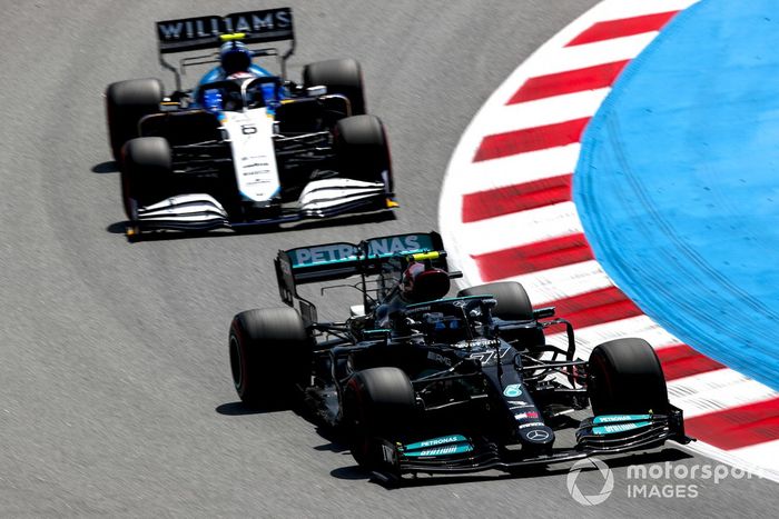 Valtteri Bottas, Mercedes W12, Nicholas Latifi, Williams FW43B