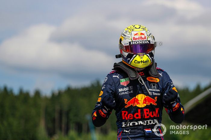 Ganador Max Verstappen, Red Bull Racing, celebra en Parc Ferme