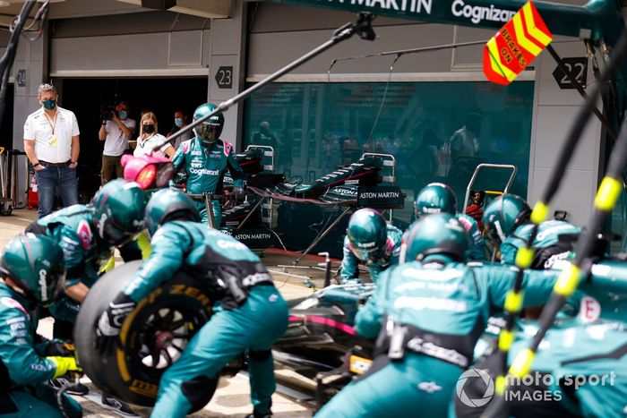Aston Martin AMR21 pit lane