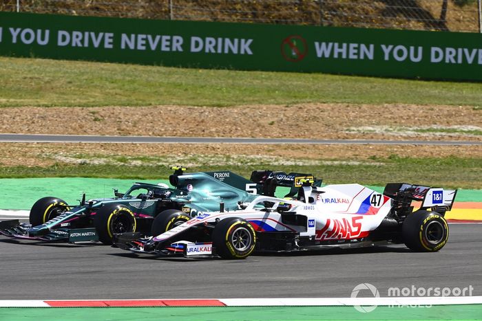 Sebastian Vettel, Aston Martin AMR21, Mick Schumacher, Haas VF-21