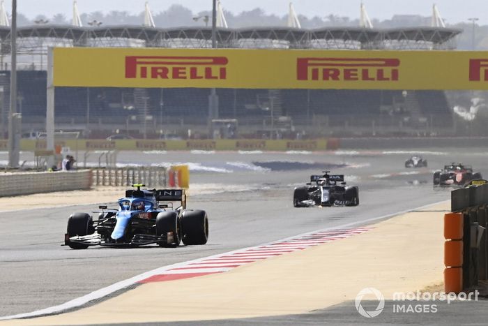 Esteban Ocon, Alpine A521, Pierre Gasly, AlphaTauri AT02