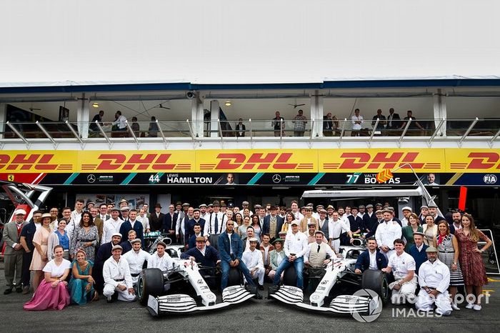 Foto de equipo de Mercedes por el 125º aniversario en el automovilismo deportivo