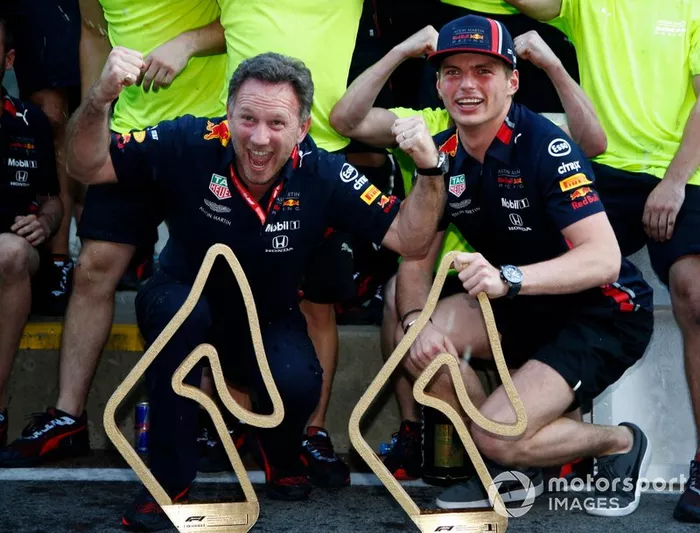 Christian Horner e Max Verstappen, Red Bull Racing festeggiano con il team