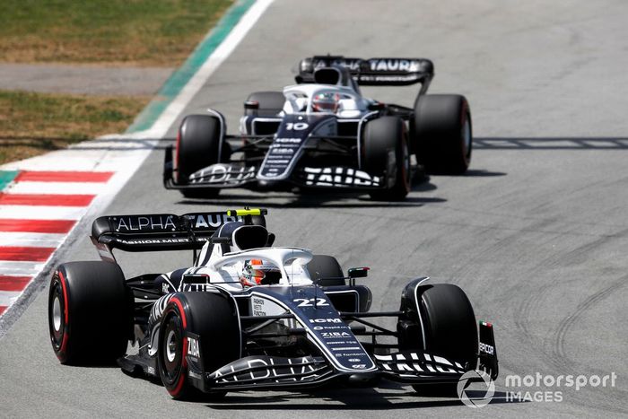 Yuki Tsunoda, AlphaTauri AT03, Pierre Gasly, AlphaTauri AT03 