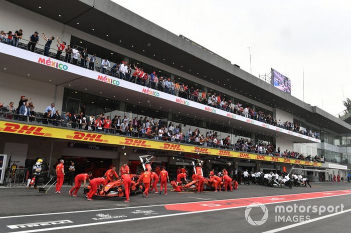 Sebastian Vettel, Ferrari SF90, Charles Leclerc, Ferrari SF90, nos boxes