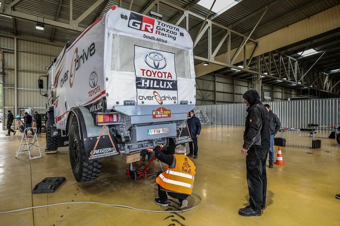 Verificaciones en Paul Ricard antes del embarque del Dakar 2020