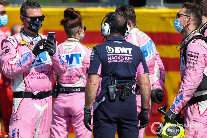 Los mecánicos de Racing Point en la parrilla