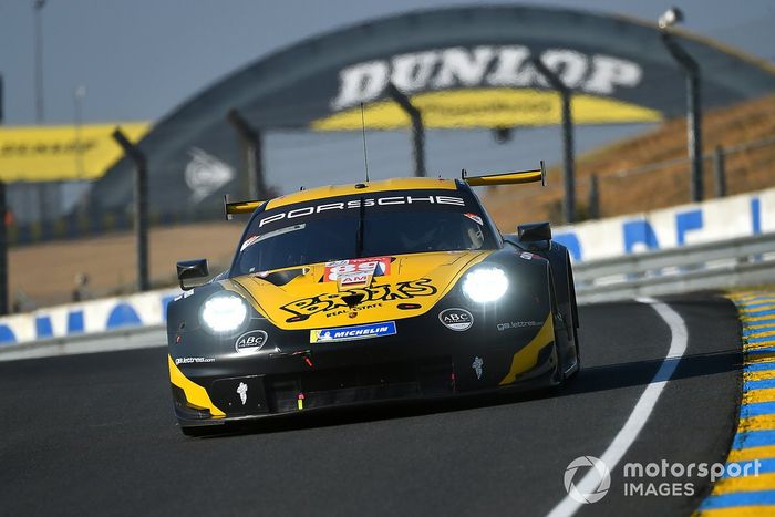 #89 Team Project 1 Porsche 911 RSR: Steve Brooks, Julien Piguet, Andreas Laskaratos