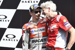 Podio: il vincitore della gara Jorge Lorenzo, Ducati Team, Gigi Dall'Igna, General Manager Ducati Team