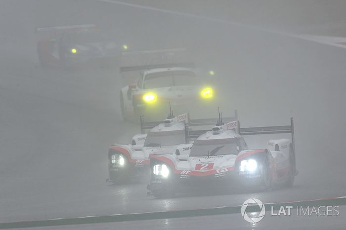 #2 Porsche Team Porsche 919 Hybrid: Timo Bernhard, Earl Bamber, Brendon Hartley