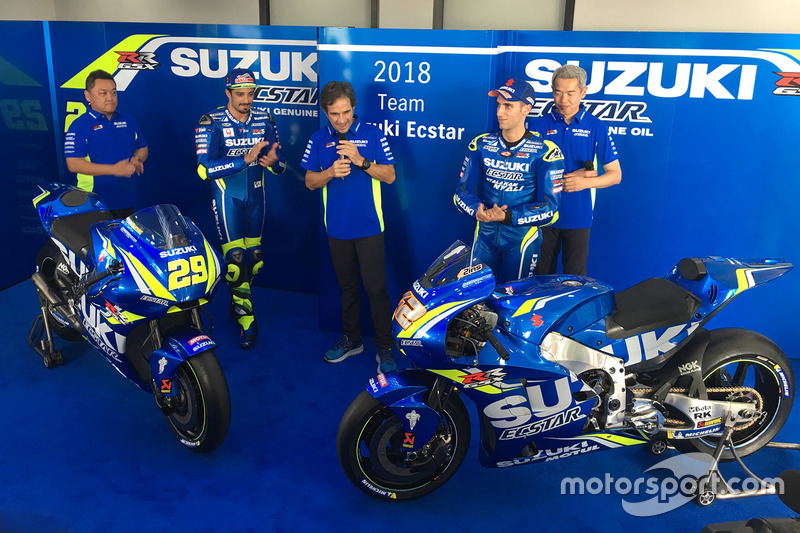 Andrea Iannone, Team Suzuki MotoGP, Alex Rins, Team Suzuki MotoGP with team members