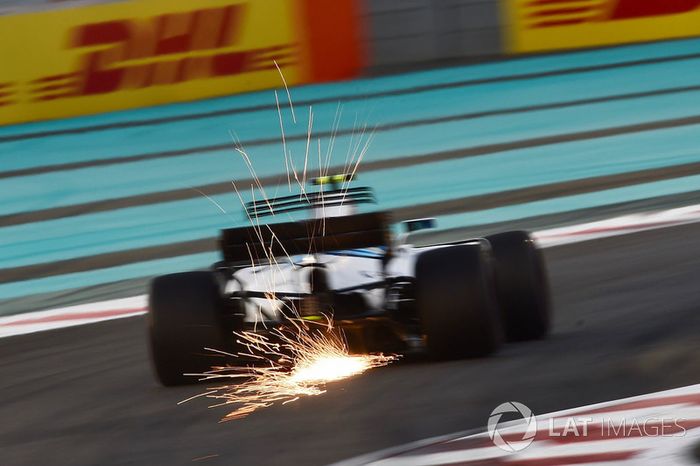 Lance Stroll, Williams FW40 sparks