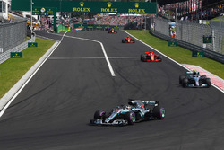 Lewis Hamilton, Mercedes-AMG F1 W09 leads