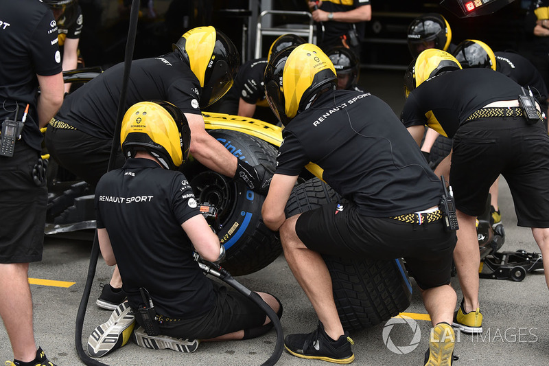 Renault Sport F1 Team pit stop practice