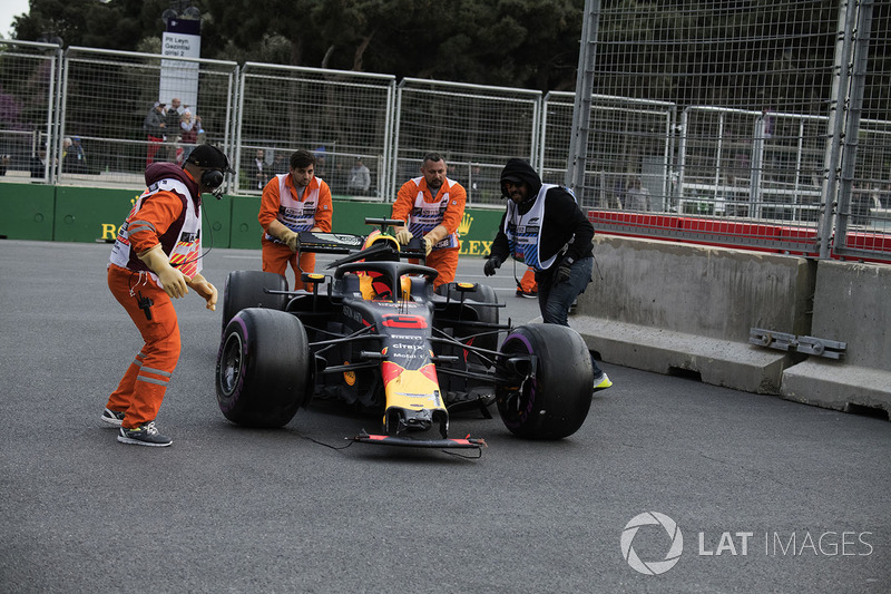 Max Verstappen, Red Bull Racing RB14 ve Daniel Ricciardo, Red Bull Racing RB14 kaza