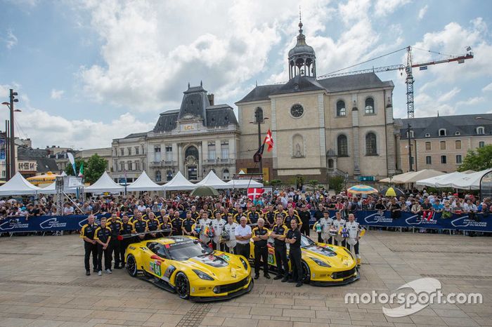 #63 Corvette Racing Chevrolet Corvette C7.R: Jan Magnussen, Antonio Garcia, Mike Rockenfeller, #64 Corvette Racing Chevrolet Corvette C7.R: Oliver Gavin, Tommy Milner, Marcel Fassler