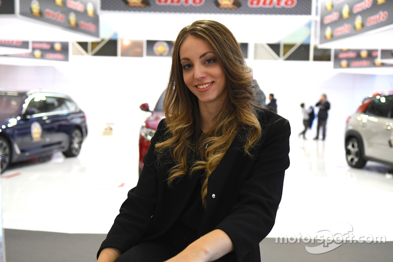 Las chicas en el Salón del Automóvil de Bolonia 2017