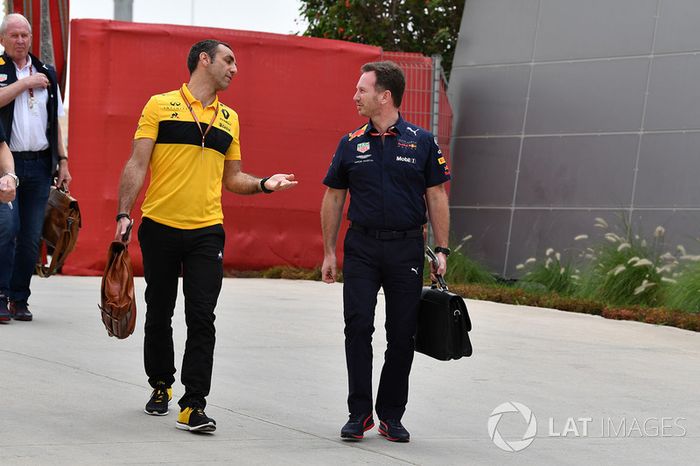 Cyril Abiteboul, director general de Renault Sport F1 y Christian Horner, director del equipo Red Bull Racing