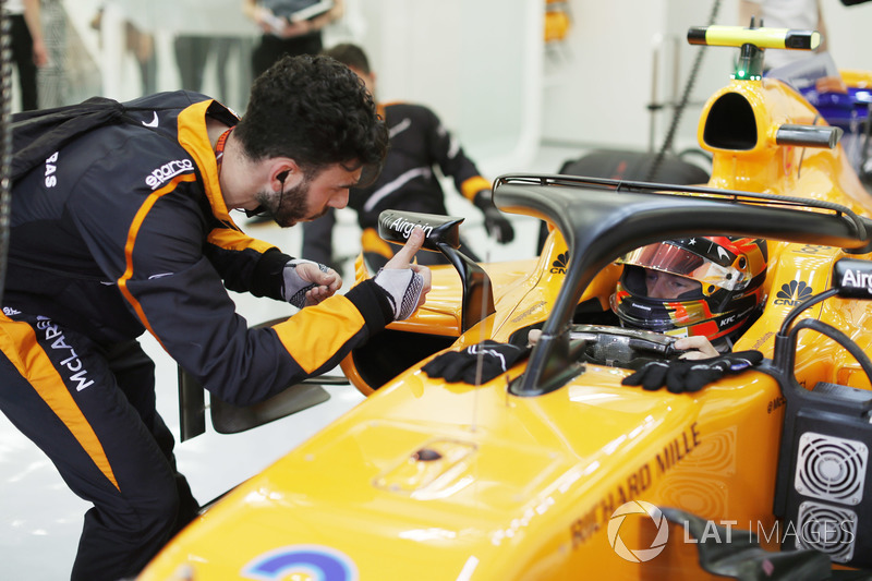 Stoffel Vandoorne, McLaren MCL33 Renault