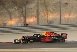 Макс Ферстаппен, Red Bull Racing RB14, з проколом заднього лівого колеса