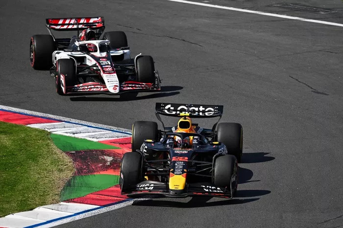 Esteban Ocon, Haas F1 Team, Yuki Tsunoda, Red Bull Racing