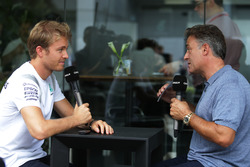 Nico Rosberg, Mercedes AMG F1 con Jean Alesi, Canal+