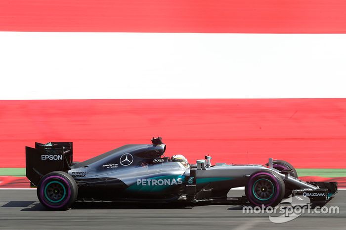 14º Lewis Hamilton, Mercedes F1 W07 Hybrid, Spielberg 2016. Tiempo: 1:06.228 *