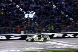 Checkered flag for Kyle Busch, Joe Gibbs Racing Toyota