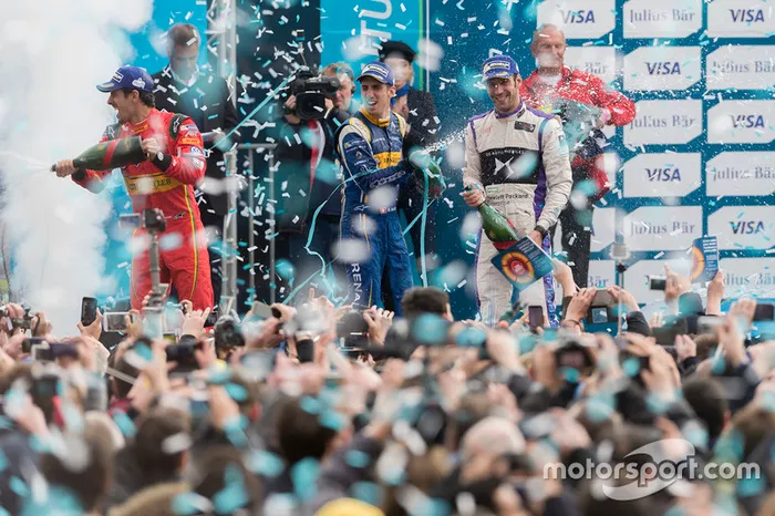 Podio: ganador de la carrera Lucas di Grassi, ABT Schaeffler Audi Sport, segundo lugar Jean-Eric Vergne, DS Virgin Racing, tercer lugar Sébastien Buemi, Renault e.Dams